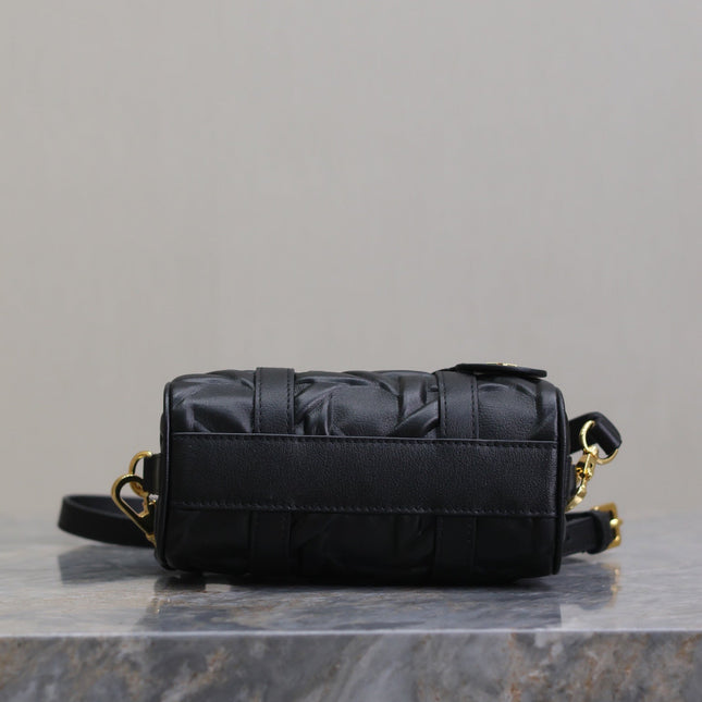 MINI GROOVE BAG 16 IN BLACK MACROCANNAGE CALFSKIN WITH GOLD HARDWARE