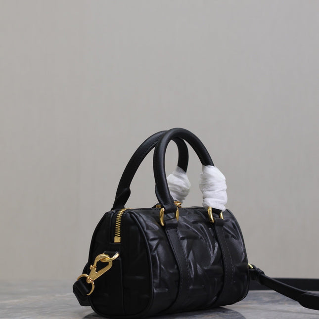 MINI GROOVE BAG 16 IN BLACK MACROCANNAGE CALFSKIN WITH GOLD HARDWARE