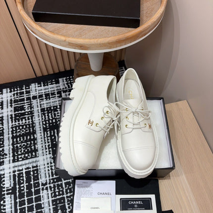 CC OXFORD SHOES IN WHITE CALFSKIN