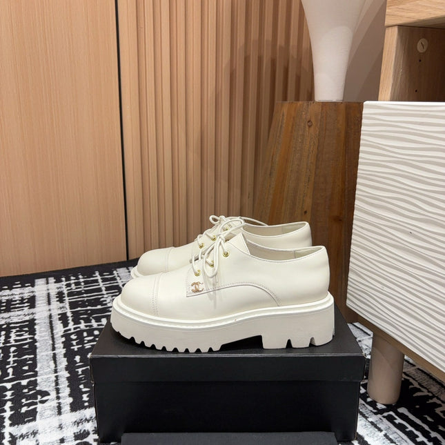 CC OXFORD SHOES IN WHITE CALFSKIN
