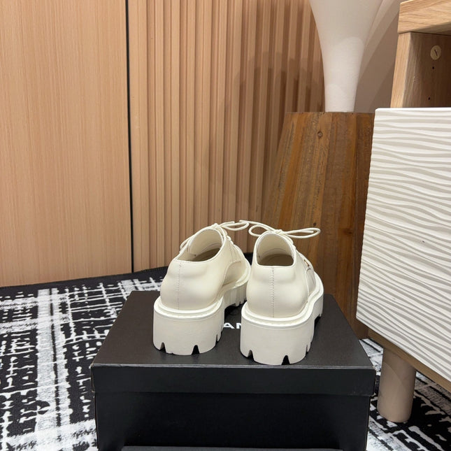 CC OXFORD SHOES IN WHITE CALFSKIN