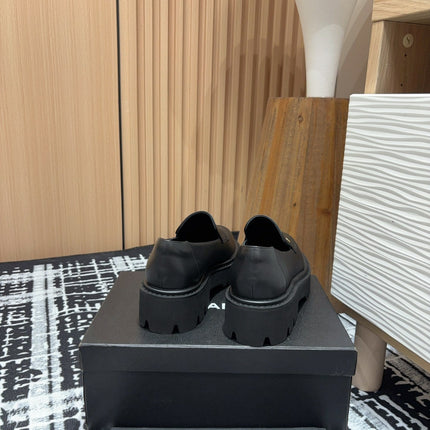 CC MOCCASINS IN BLACK CALFSKIN