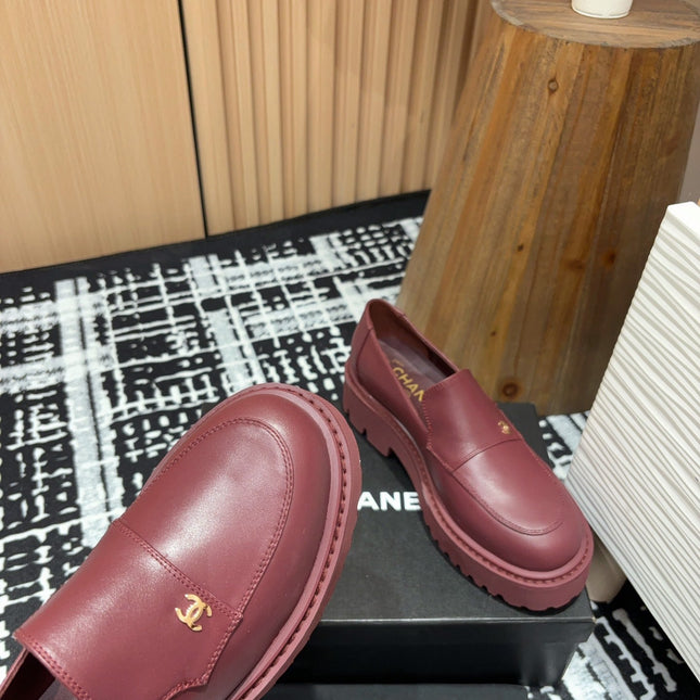 CC MOCCASINS IN BURGUNDY RED CALFSKIN