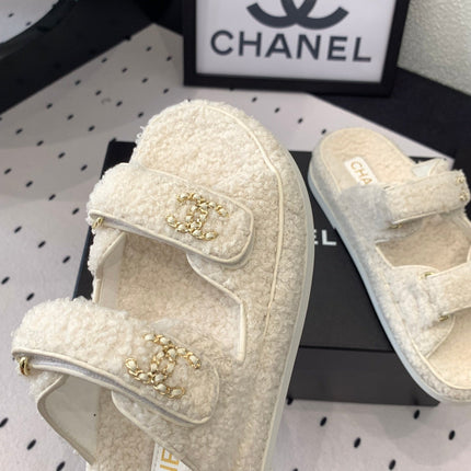 CC DAD SANDAL MULE IN WHITE LAMB FUR