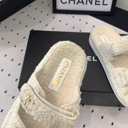 CC DAD SANDAL MULE IN WHITE LAMB FUR