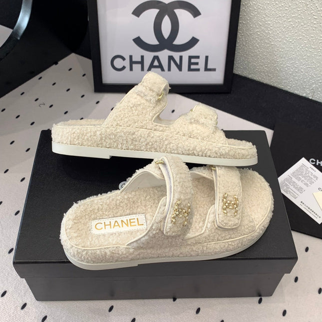 CC DAD SANDAL MULE IN WHITE LAMB FUR