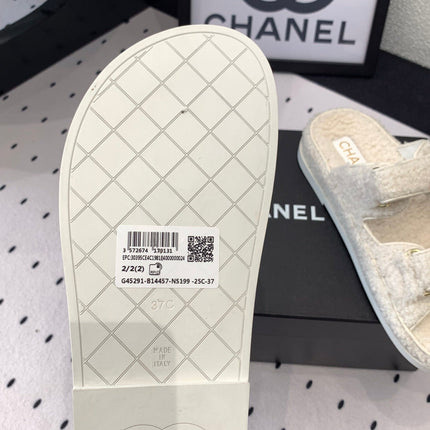 CC DAD SANDAL MULE IN WHITE LAMB FUR