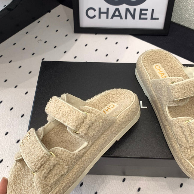 CC DAD SANDAL MULE IN ECRU BEIGE LAMB FUR