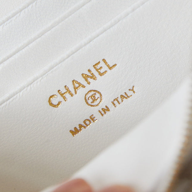CHANEL 25S MINI VANITY BAG 16 CM IN WHITE LAMBSKIN WITH CRYSTAL-EMBELLISHED CC LOGO