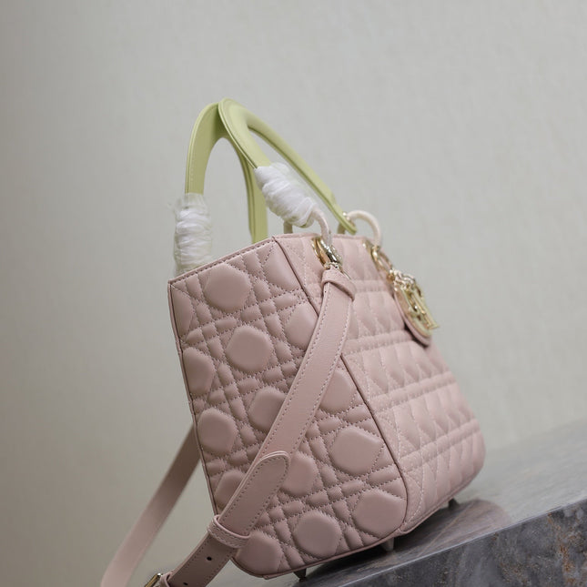 LADY BAG 24 IN BABY PINK QUILTED MACROCANNAGE CALFSKIN SWAMP YELLOW STRAP
