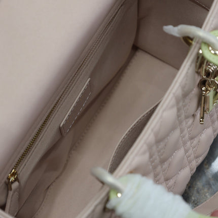 LADY BAG 24 IN BABY PINK QUILTED MACROCANNAGE CALFSKIN SWAMP YELLOW STRAP