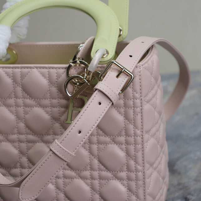 LADY BAG 24 IN BABY PINK QUILTED MACROCANNAGE CALFSKIN SWAMP YELLOW STRAP