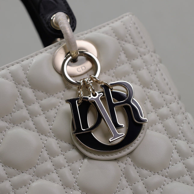 MEDIUM LADY BAG 24 IN WHITE QUILTED MACROCANNAGE CALFSKIN BLACK STRAP