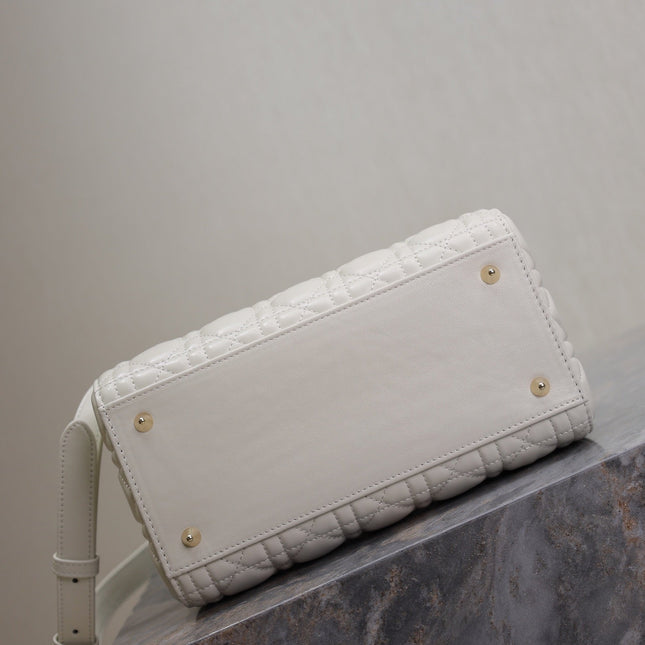 MEDIUM LADY BAG 24 IN WHITE QUILTED MACROCANNAGE CALFSKIN BLACK STRAP