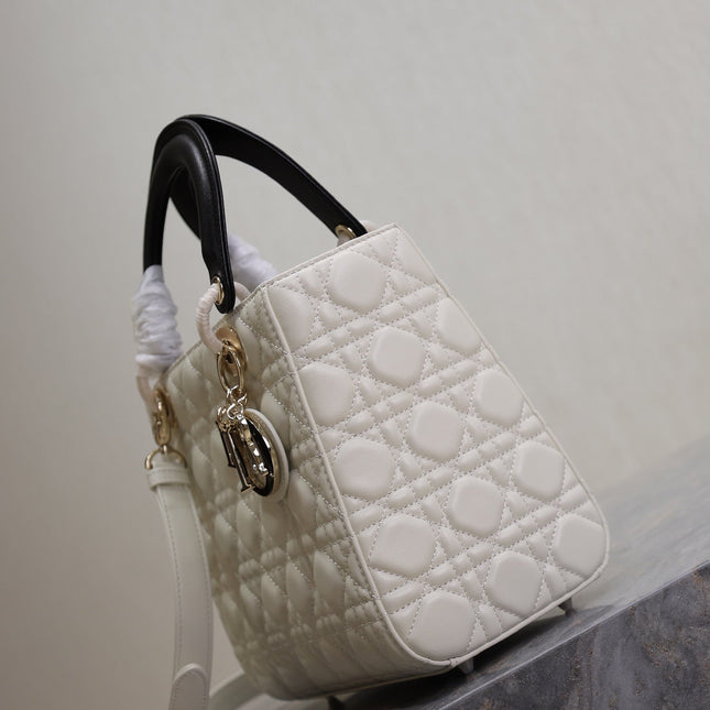 MEDIUM LADY BAG 24 IN WHITE QUILTED MACROCANNAGE CALFSKIN BLACK STRAP