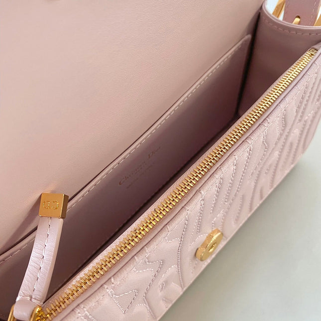 MEDIUM FLAP BAG 22 IN BABY PINK QUILTED ALLOVER CALFSKIN
