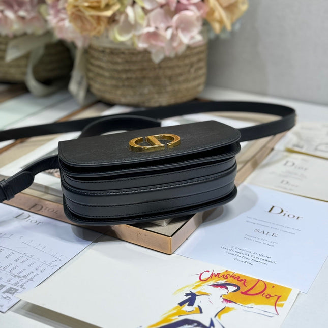 SMALL 19 MONTAIGNE AVENUE TOP HANDLE BAG BLACK SMOOTH CALFSKIN 221147