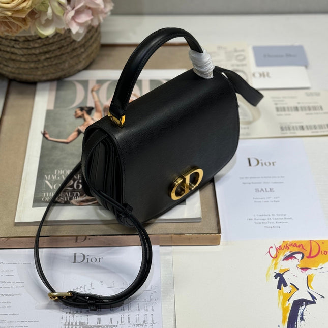 SMALL 19 MONTAIGNE AVENUE TOP HANDLE BAG BLACK SMOOTH CALFSKIN