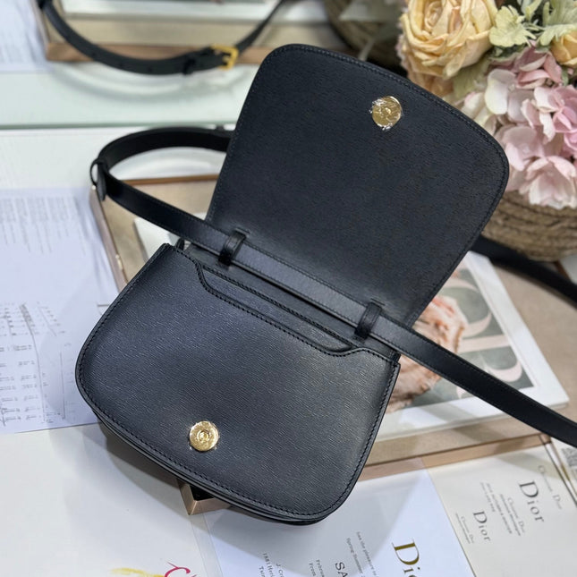 SMALL 19 MONTAIGNE AVENUE TOP HANDLE BAG BLACK SMOOTH CALFSKIN