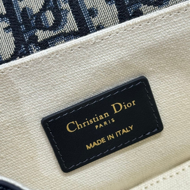 SMALL 19 MONTAIGNE AVENUE TOP HANDLE BAG BLUE DIOR OBLIQUE JACQUARD AND BLACK SMOOTH CALFSKIN 221158