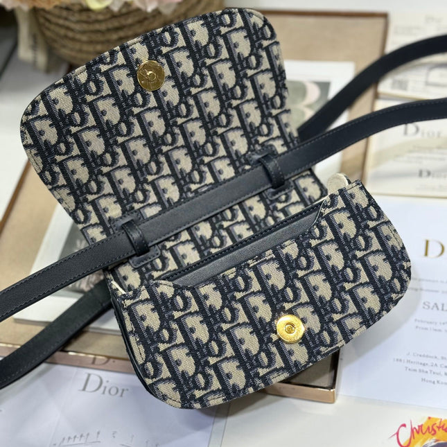 SMALL 19 MONTAIGNE AVENUE TOP HANDLE BAG BLUE DIOR OBLIQUE JACQUARD AND BLACK SMOOTH CALFSKIN 221158