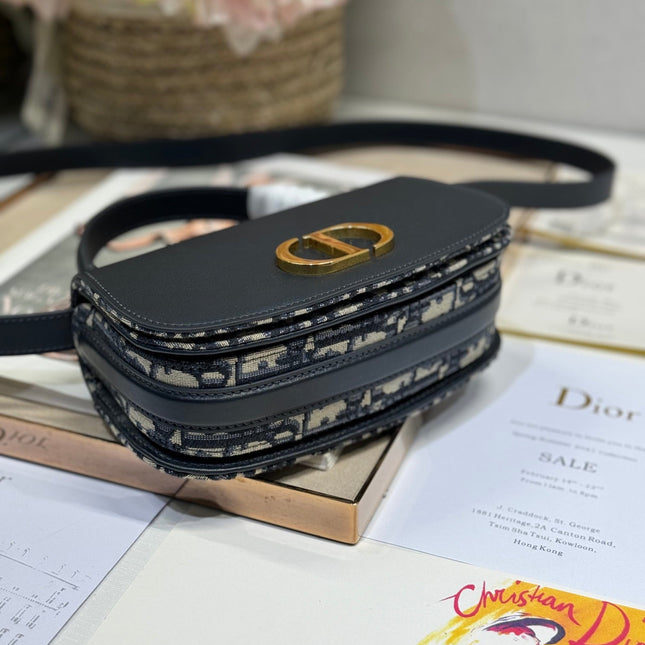 SMALL 19 MONTAIGNE AVENUE TOP HANDLE BAG BLUE DIOR OBLIQUE JACQUARD AND BLACK SMOOTH CALFSKIN 221158