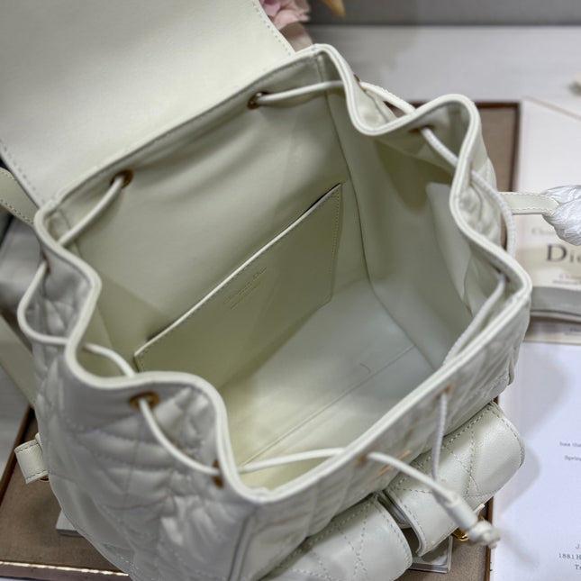 MEDIUM CARO BACKPACK 27 IN WHITE MACROCANNAGE LAMBSKIN