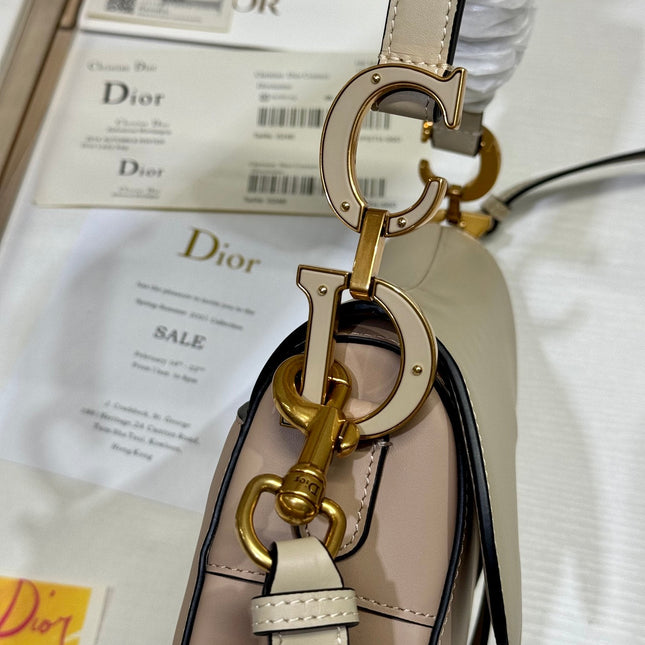 SADDLE BAG 25 WITH STRAP LATTE MEDIUM BROWN GRAINED CALFSKIN