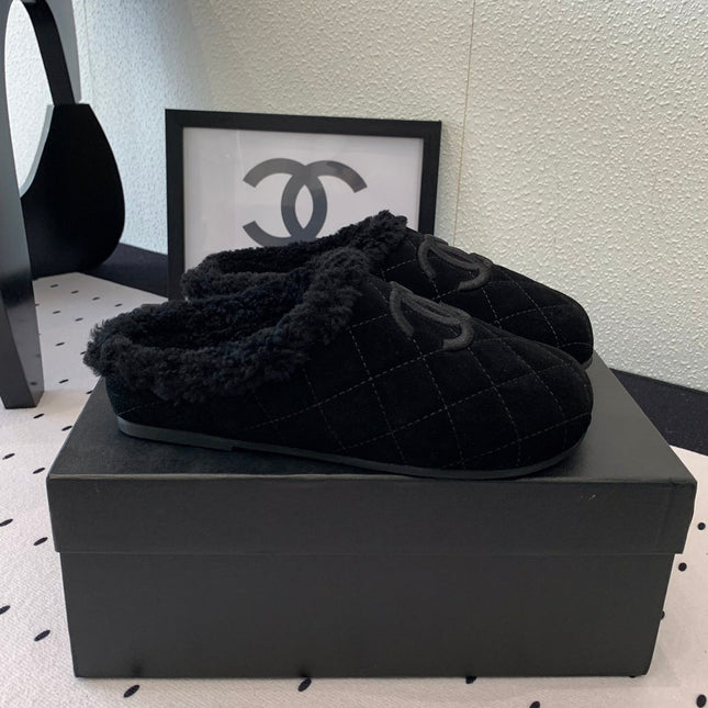 FLAT MULE IN BLACK SUEDE AND LAMB FUR LINING