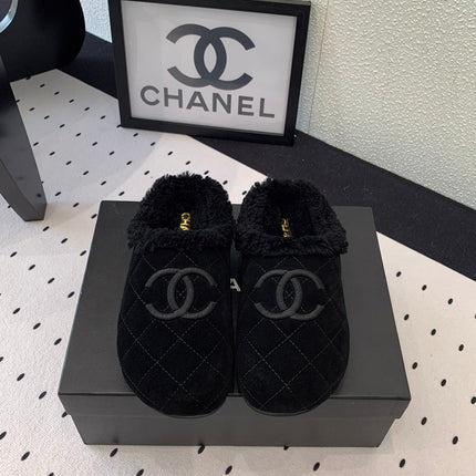 FLAT MULE IN BLACK SUEDE AND LAMB FUR LINING