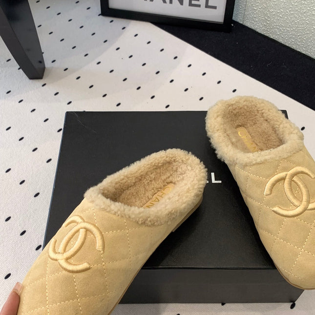 FLAT MULE IN TORTILLA BROWN SUEDE AND LAMB FUR LINING