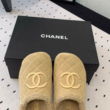 FLAT MULE IN TORTILLA BROWN SUEDE AND LAMB FUR LINING