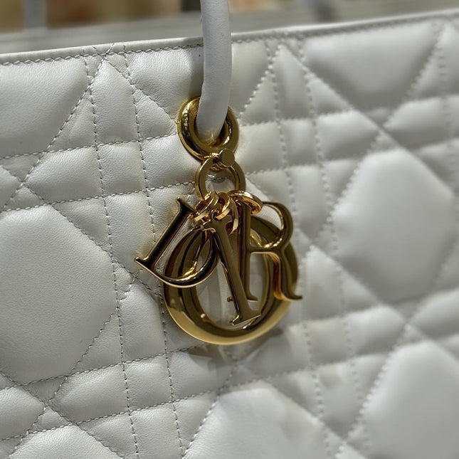 MEDIUM 37 TOUJOURS BAG IN WHITE MACROCANNAGE LAMBSKIN