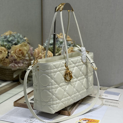 MEDIUM 37 TOUJOURS BAG IN WHITE MACROCANNAGE LAMBSKIN