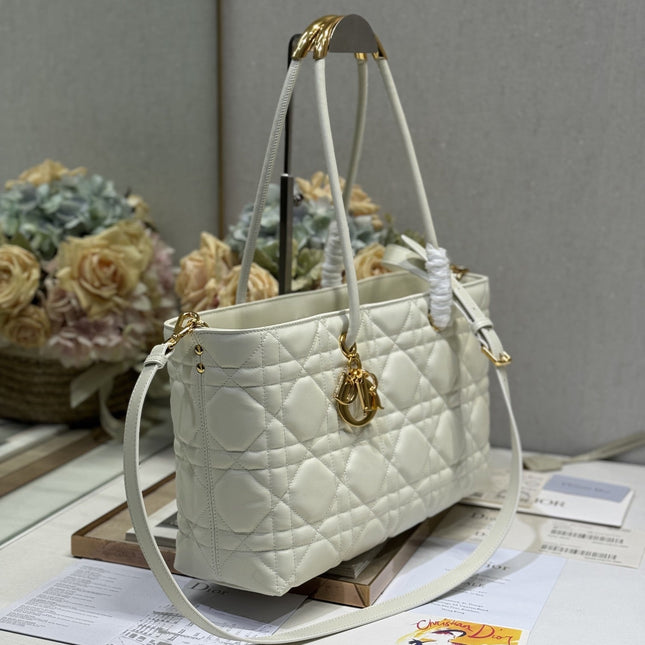 MEDIUM 37 TOUJOURS BAG IN WHITE MACROCANNAGE LAMBSKIN