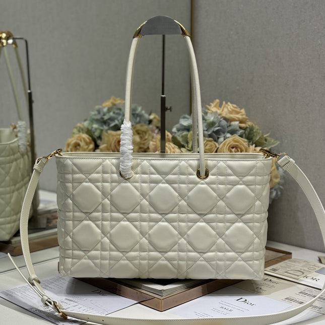 MEDIUM 37 TOUJOURS BAG IN WHITE MACROCANNAGE LAMBSKIN