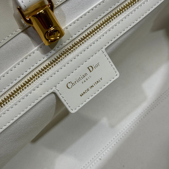 MEDIUM 37 TOUJOURS BAG IN WHITE MACROCANNAGE LAMBSKIN