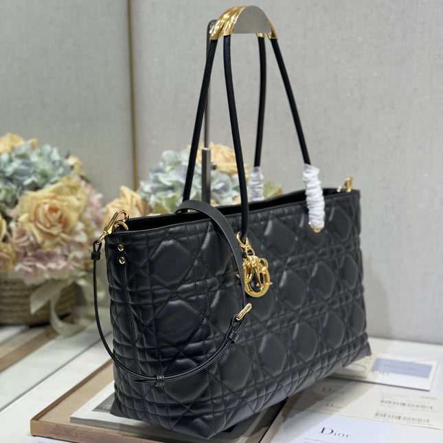 LARGE 41 TOUJOURS BAG IN BLACK MACROCANNAGE LAMBSKIN 221056
