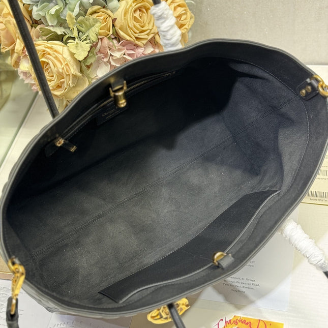LARGE 41 TOUJOURS BAG IN BLACK MACROCANNAGE LAMBSKIN