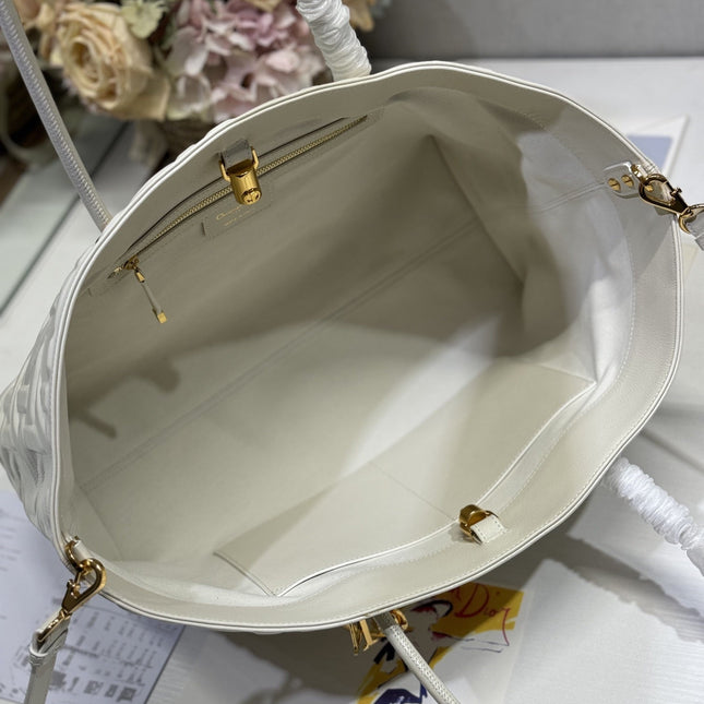 LARGE 41 TOUJOURS BAG IN WHITE MACROCANNAGE LAMBSKIN