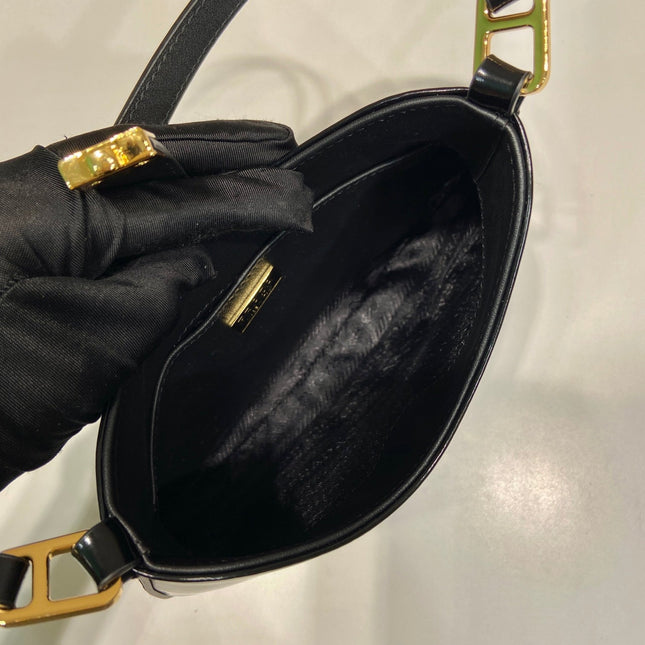 CLEO SHOULDER BAG 22 IN BLACK BRUSHED LAMBSKIN WITH CLASP CLOSURE