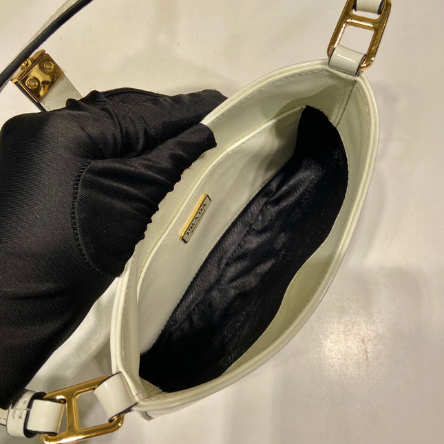 CLEO SHOULDER BAG 22 IN WHITE BRUSHED LAMBSKIN WITH CLASP CLOSURE