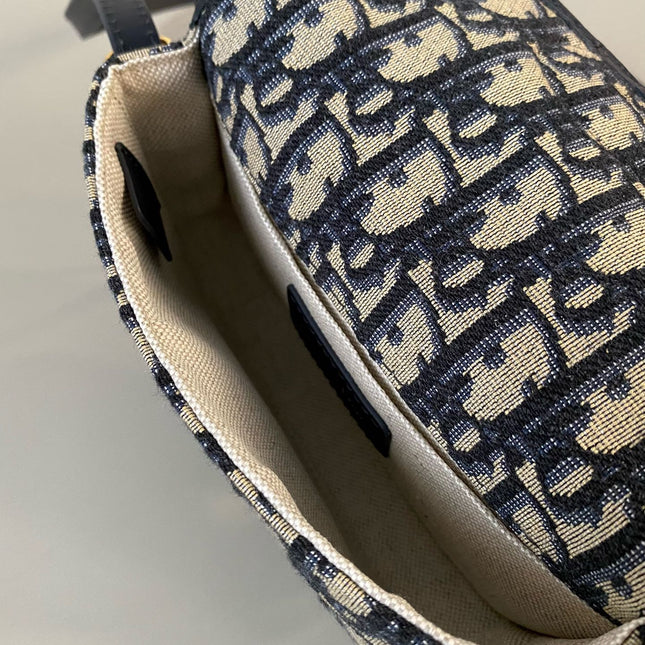 BOBBY EAST-WEST BAG 17 IN BLACK OBLIQUE JACQUARD