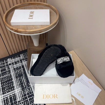 THICK-SOLE SLIPPERS BLACK SHEARLING WITH EMBROIDERED LOGO