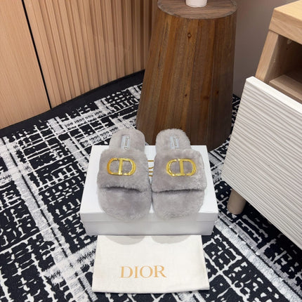 THICK-SOLE SLIPPER IN PALE GRAY FLEECE WITH GOLD LOGO
