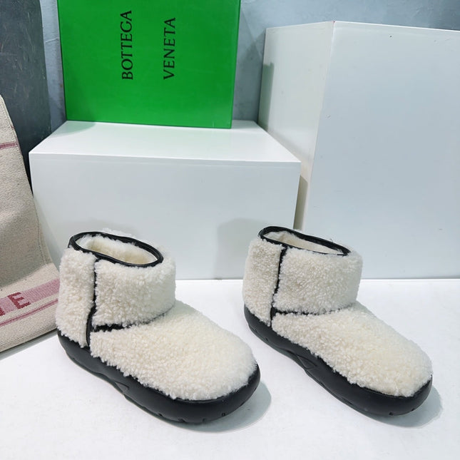 MINI ANKLE BOOT IN WHITE SHEARLING WITH BLACK ULTRA LIGHTWEIGHT RUBBER OUTSOLE