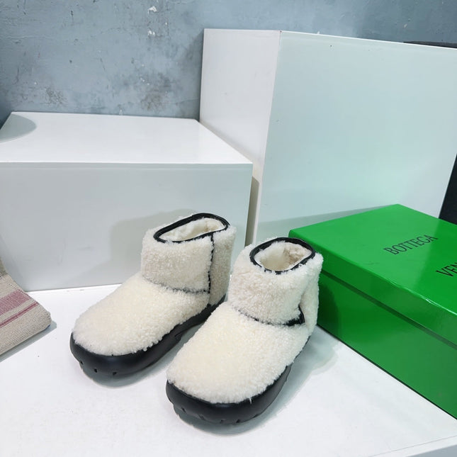 MINI ANKLE BOOT IN WHITE SHEARLING WITH BLACK ULTRA LIGHTWEIGHT RUBBER OUTSOLE