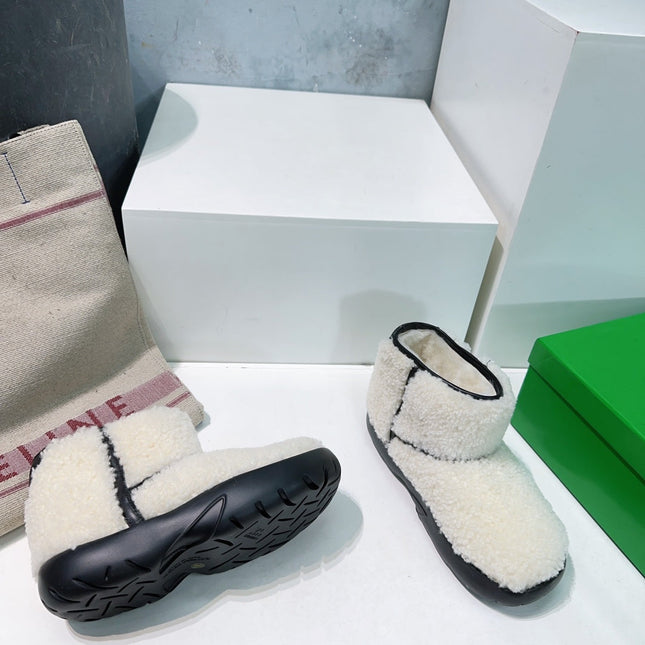 MINI ANKLE BOOT IN WHITE SHEARLING WITH BLACK ULTRA LIGHTWEIGHT RUBBER OUTSOLE