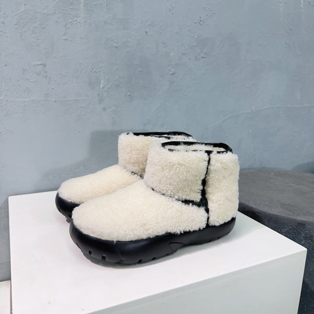MINI ANKLE BOOT IN WHITE SHEARLING WITH BLACK ULTRA LIGHTWEIGHT RUBBER OUTSOLE