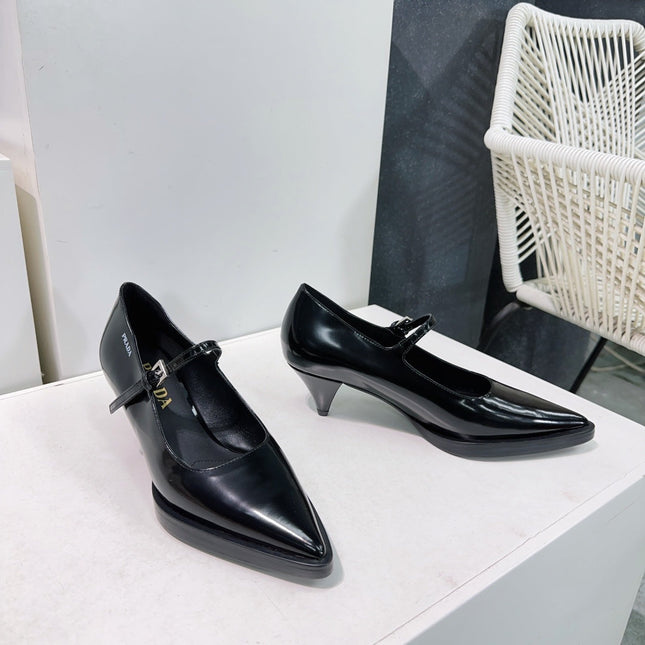 POINTED TOE MEDIUM HEEL PUMPS IN BLACK GLOSSY LAMBSKIN